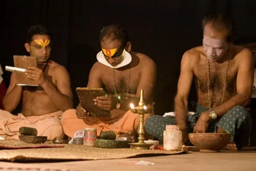 Kathakali: make-up (Kochi)