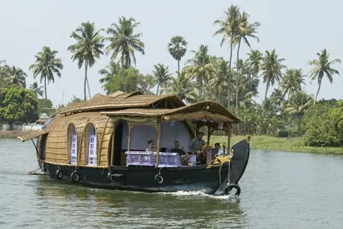 Hausbót (Backwaters)