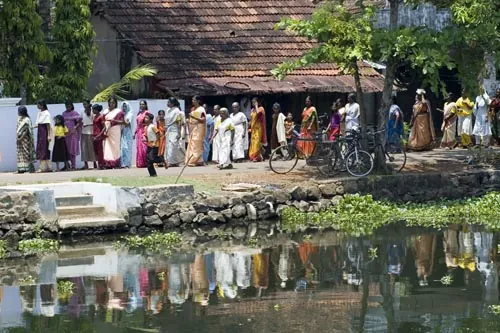 Farebná procesia... (Backwaters)