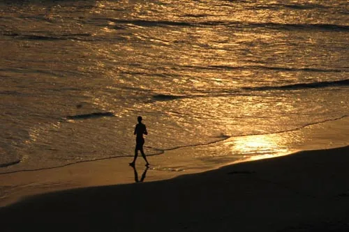 Západ slnka.  (Varkala)