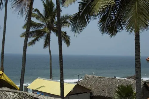 Pohľad na more z nášho hotela. (Varkala)