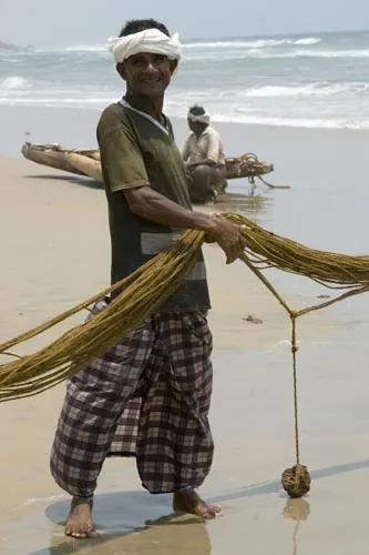Vysmiaty rybár.  (Varkala)