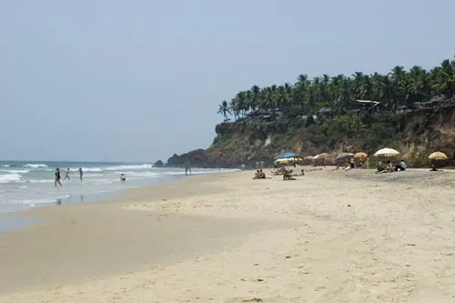 Severná časť pláže je vyhradená západniarom... (Varkala)