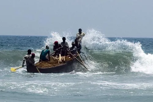 Zápas s vlnami... (Varkala)