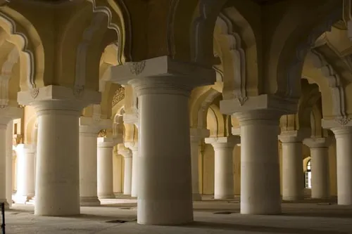 Stĺpy paláca Tirumalai Nayak . (Sri Meenaksh, Madurai)