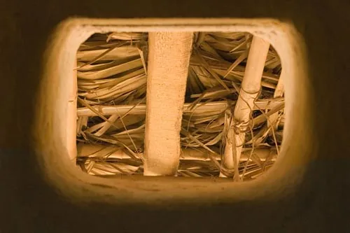 Okienko hlineného domu.  (Craft village Dakshinachitra)