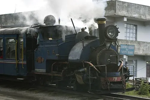 Parný vláčik úzkokolajky zapísanej v UNESCO. (Darjeeling)