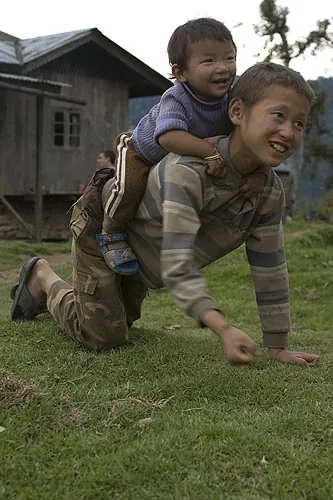 Deti v dedine . (Pala, Sikkim)