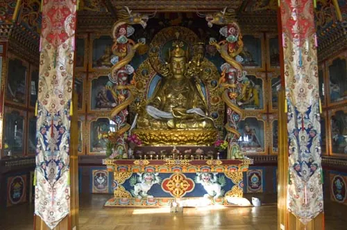 Chrám. (Yuksom, Sikkim)