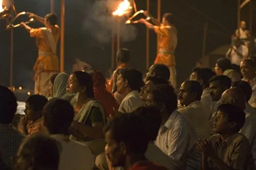 Zaujatí pútnici. (Varanasi)