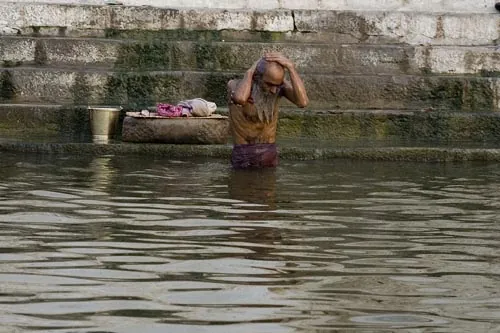 Zmývanie hriechov. (Varanasi)