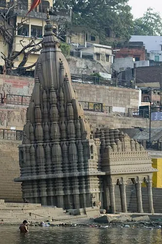Krivý chrám pri Gange . (Varanasi)