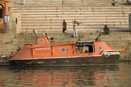 Údajná ponorka sádhuov... (Varanasi)