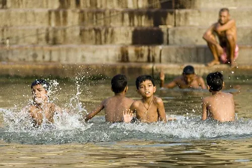Čvachtanie sa v Gange. (Varanasi)