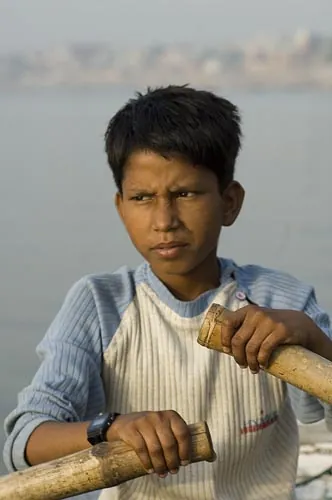 Detská práca, alebo nám nanútený loďkár. (Varanasi)