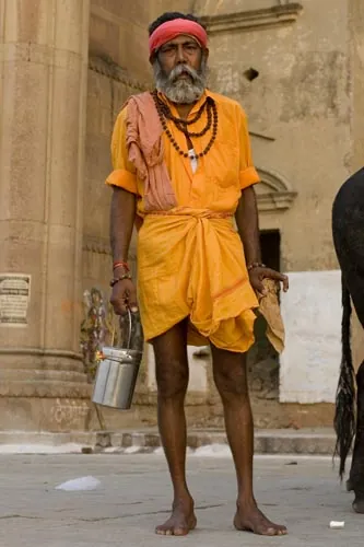 Jeden zo stoviek sádhuov (svätých mužov) na ghátoch. (Varanasi)