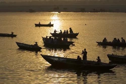Rušná ranná premávka. (Varanasi)