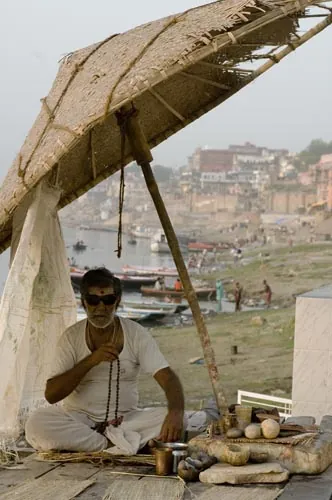 Stopercentná ochrana pred slnkom. (Varanasi)