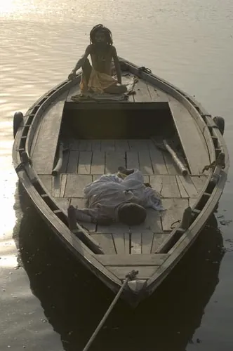 Ráno na brehu. (Varanasi)