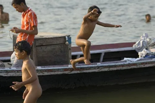 "Dúfam, že je tá voda dosť hlboká"... (Varanasi)