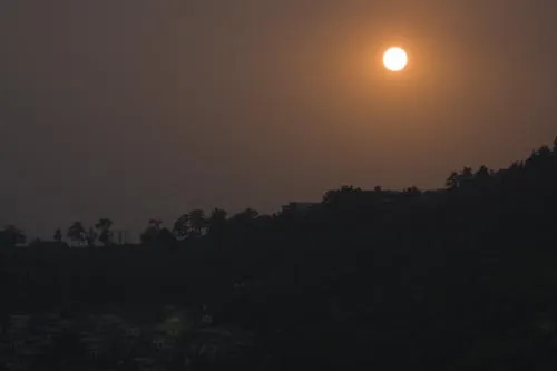 Západ slnka nad Dharamsalou.